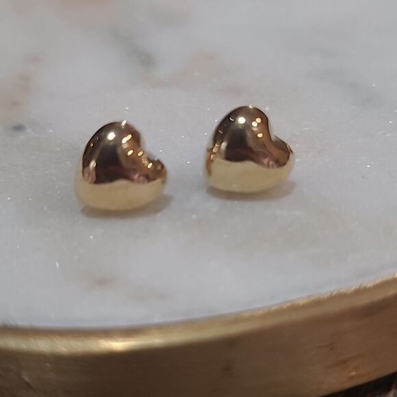 💲6️⃣ Bundled ✔️Plump Heart Golden Stud Earrings .25in wide - Picture 3 of 7